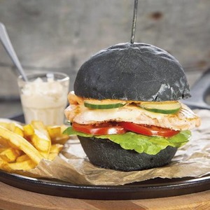 Рестораны «Охота на лобстера» и Zinger Grill, возобновившее работу «Море внутри», доставка «Пян-сё» — Открытия недели на The Village