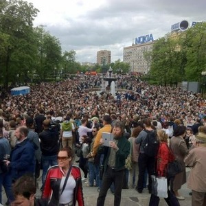 Литераторы и больше десяти тысяч их читателей прогулялись по московским бульварам — Ситуация на The Village
