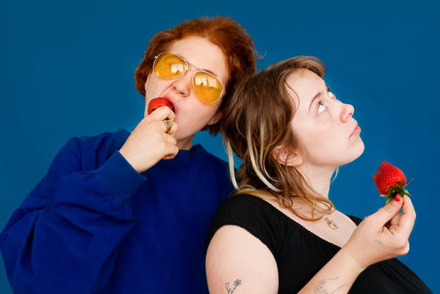 Сериал «Я люблю Дика», новый альбом Girlpool и игра, в которой нужно кликать на картошку — Выходные дома на The Village