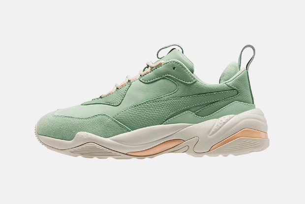Скидки до 20 % в Urals, новые «уродливые» кроссовки от Puma и курьер для покупок в «Меге» — Скидки недели на The Village