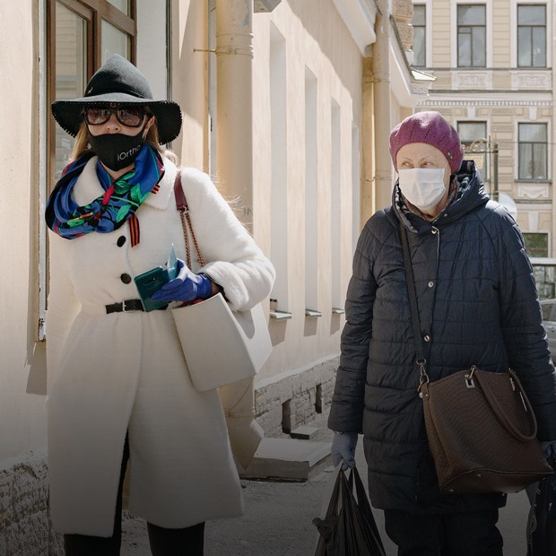 Как в Петербурге наказывают за отсутствие маски и сидение на скамейке: Исследование The Village
— Истории на The Village