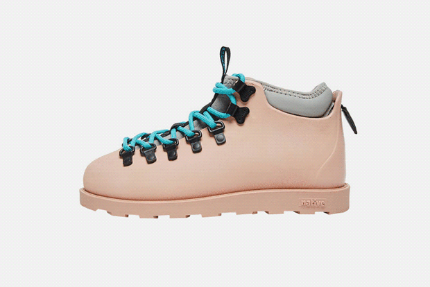 Garage Sale в Kixbox и кроссовки за полцены в Sneakerhead — Скидки недели на The Village