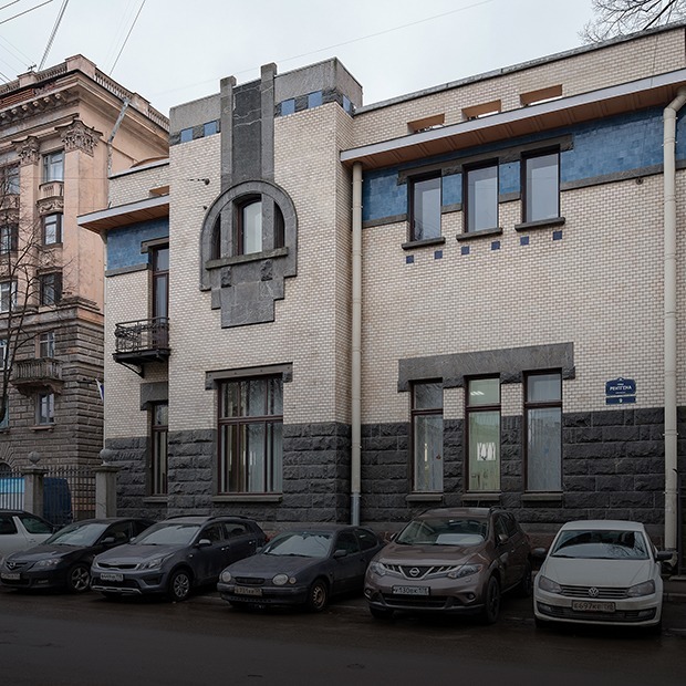 Как устроена самая красивая стоматология в России (Петербург)
— Дом, в котором на The Village