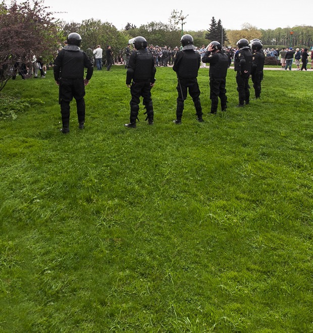 Фоторепортаж: Геи против ультраправых на Марсовом поле — Фоторепортаж на The Village