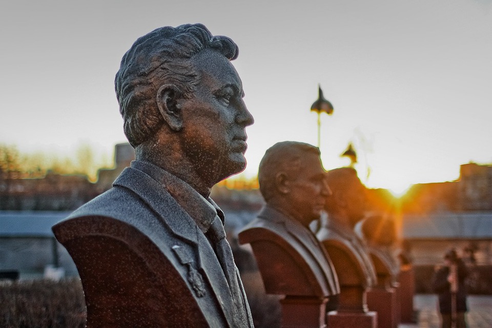 Миротворец: История человека, продавшего тысячам бизнесменов билет в вечность — Истории на The Village