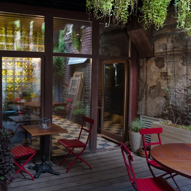 Tawny Bar на набережной Фонтанки (Петербург)
— Место на The Village