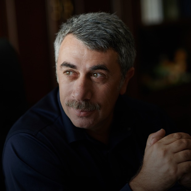 Педиатр Евгений Комаровский — о родительских страхах и заблуждениях — Что нового на The Village