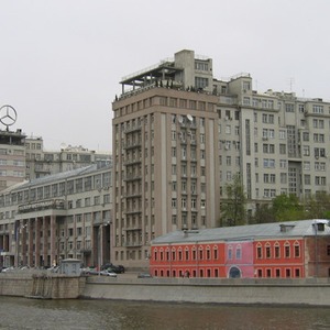 Знак «Мерседеса» сняли с Дома на набережной — Ситуация на The Village