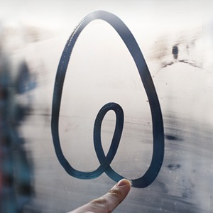 Интимное место: Почему двусмысленный логотип Airbnb — это выгодно — Менеджмент на The Village