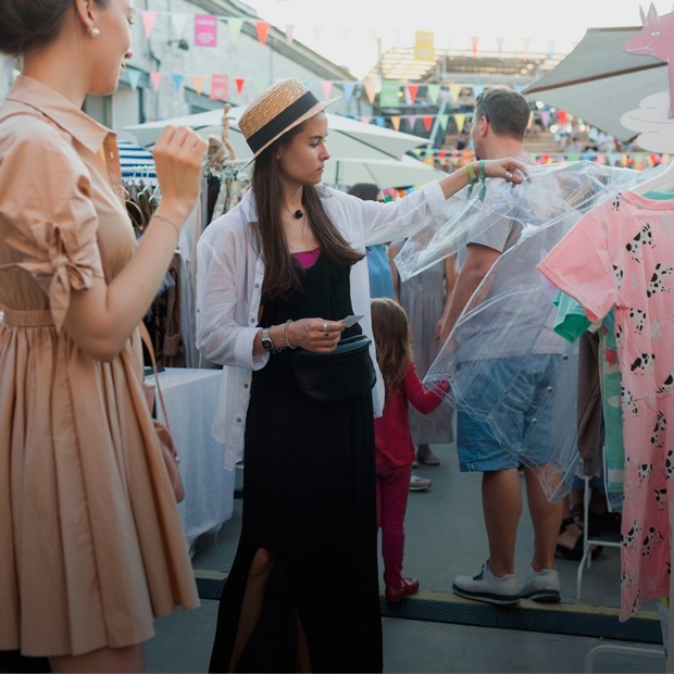 SimpleWine Fest, выставка художника Aljoscha и «Ламбада-маркет» — Выходные в Петербурге на The Village