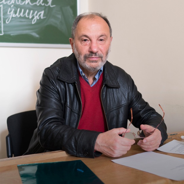 Фонетист Михаил Штудинер правильно произносит топонимы Москвы — Город на The Village