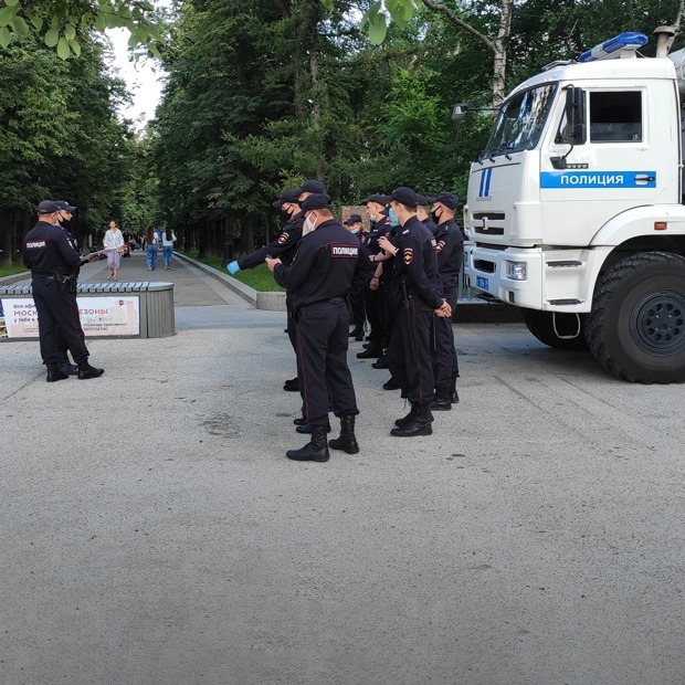 Сколько полицейских можно встретить в пятницу на «Китай-городе»
— Общественные пространства на The Village