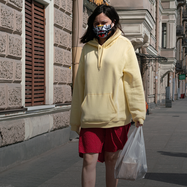 Масочный режим на улицах Петербурга: Как это выглядит на примере центра
— Фоторепортаж на The Village
