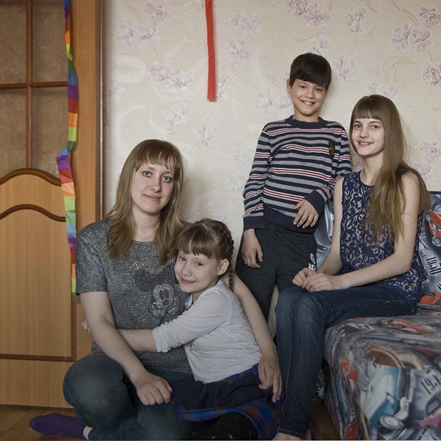 «К 25 годам я в одиночку усыновила троих детей» — Личный опыт на The Village