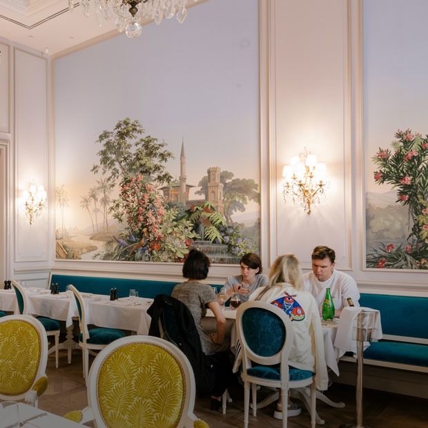 Ресторан Ladurée на Никольской — Место на The Village