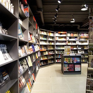 На «Винзаводе» открылся новый книжный магазин «Артбукса» — Магазины на The Village