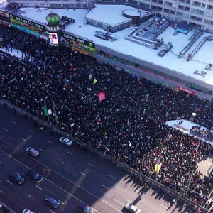Онлайн-трансляция: Митинг на Новом Арбате — Ситуация на The Village