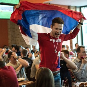 Где смотрят футбол живущие в Москве немцы, французы, бразильцы и голландцы. Изображение № 3.