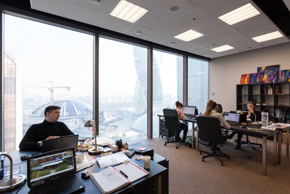 Amateur office street group